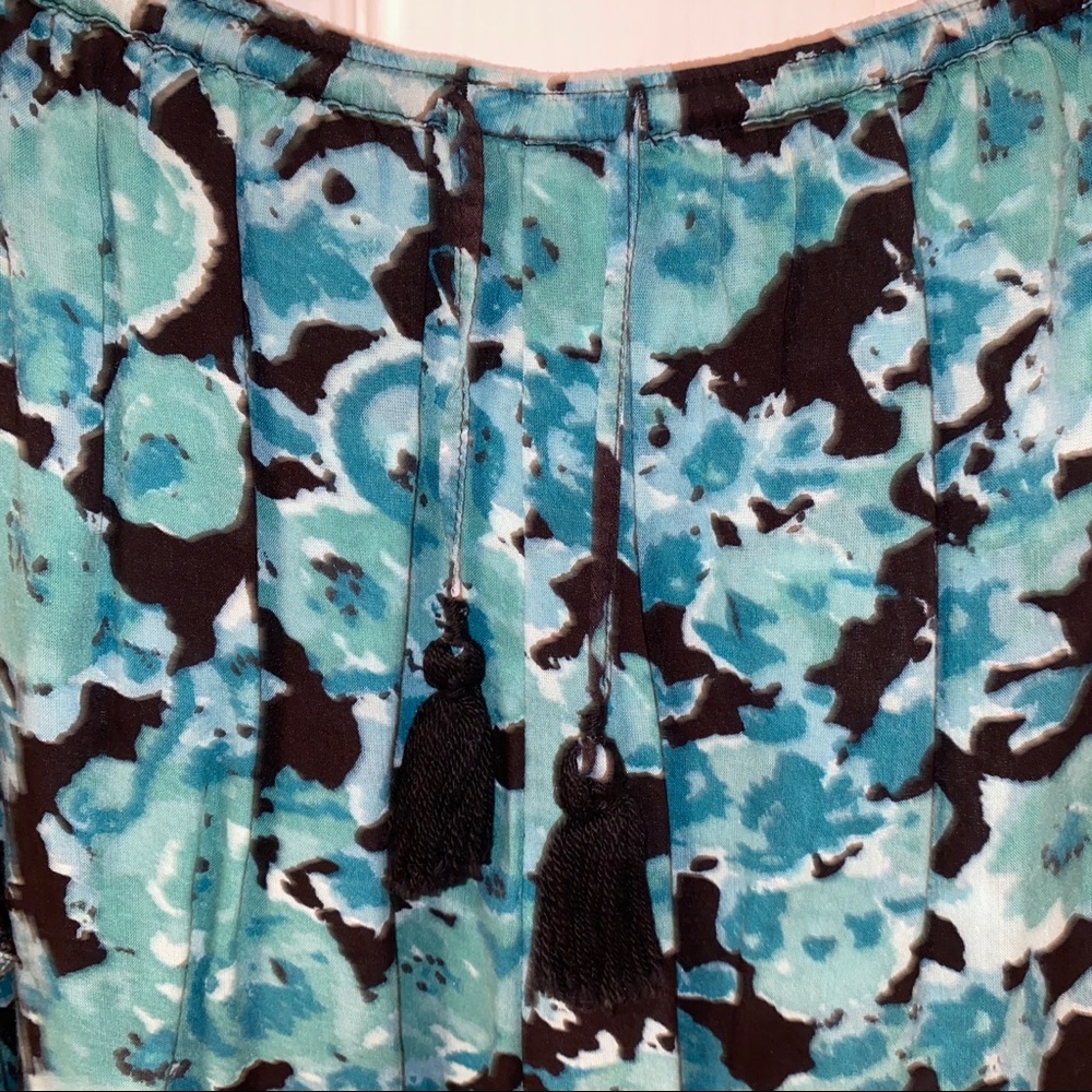 VOLCOM Floral Shorts - Picture 3 of 5